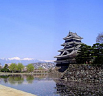 松本城と北アルプス