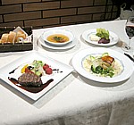 母屋ダイニングルームでのディナー